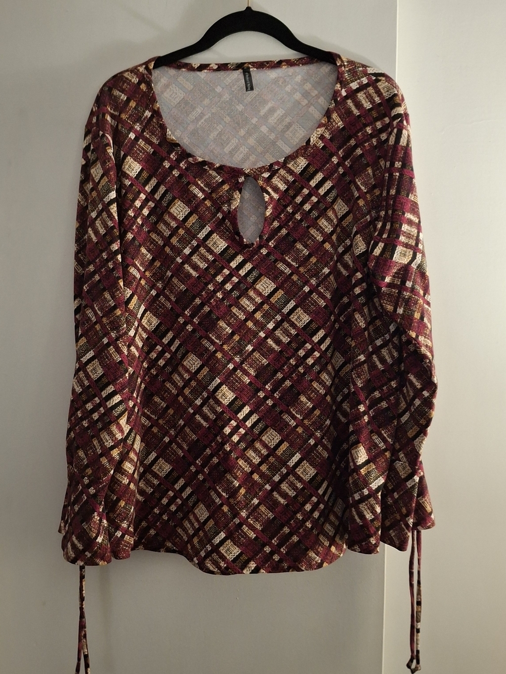 Bleeker & McDougal Women’s Burgundy Plaid Keyhole Long-Sleeve Top